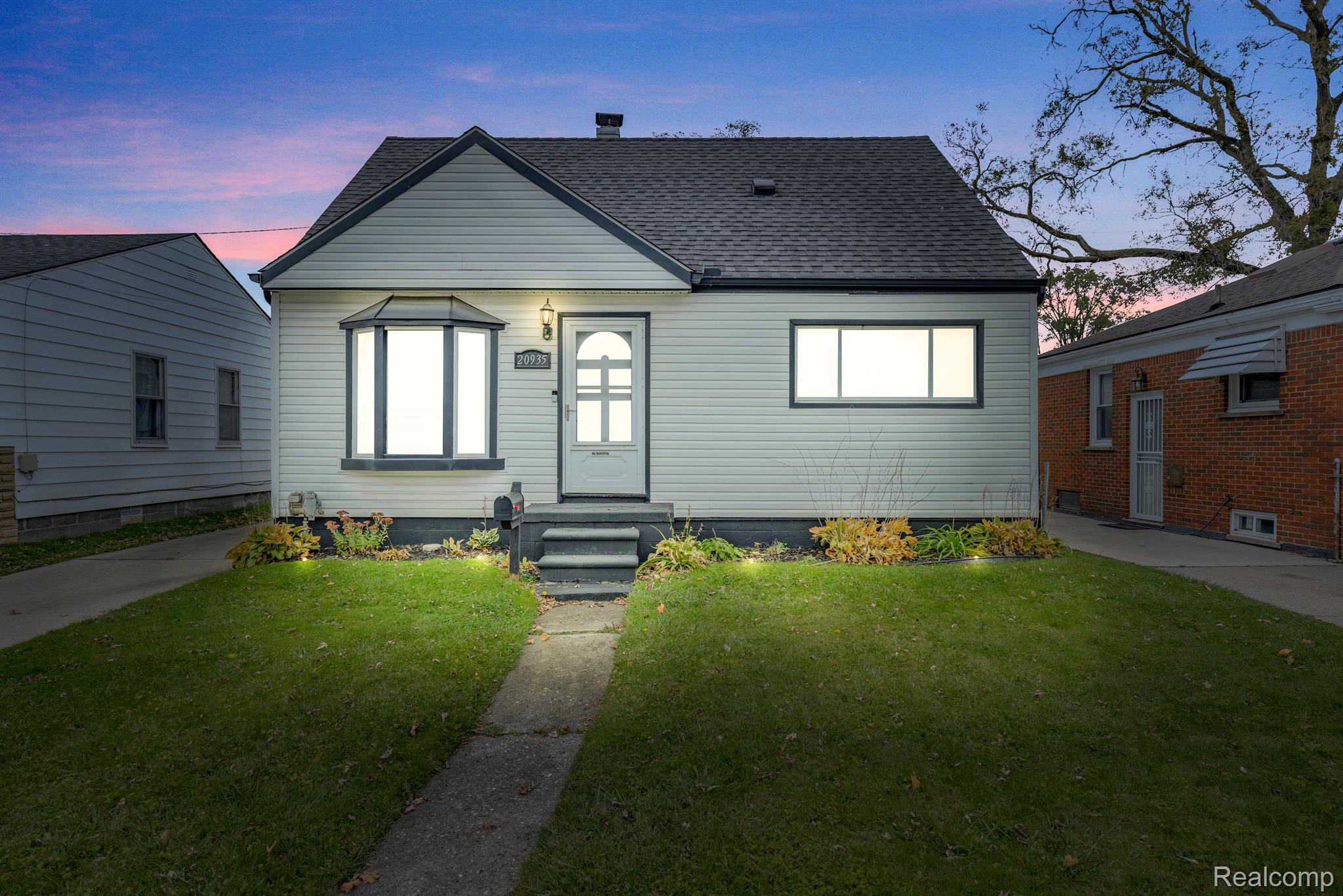 20935 Waltham Road Warren, MI 48089 - Photo 2 of 40 Gallery Image 2