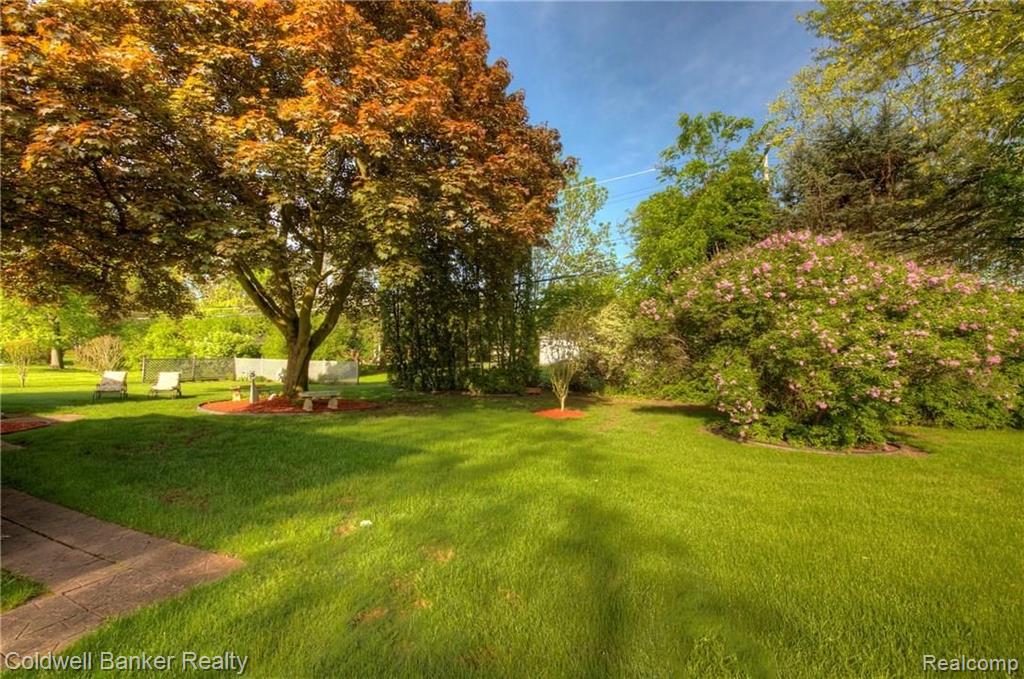 28341 Farmington Road Farmington Hills, MI 48334 - Photo 5 of 35