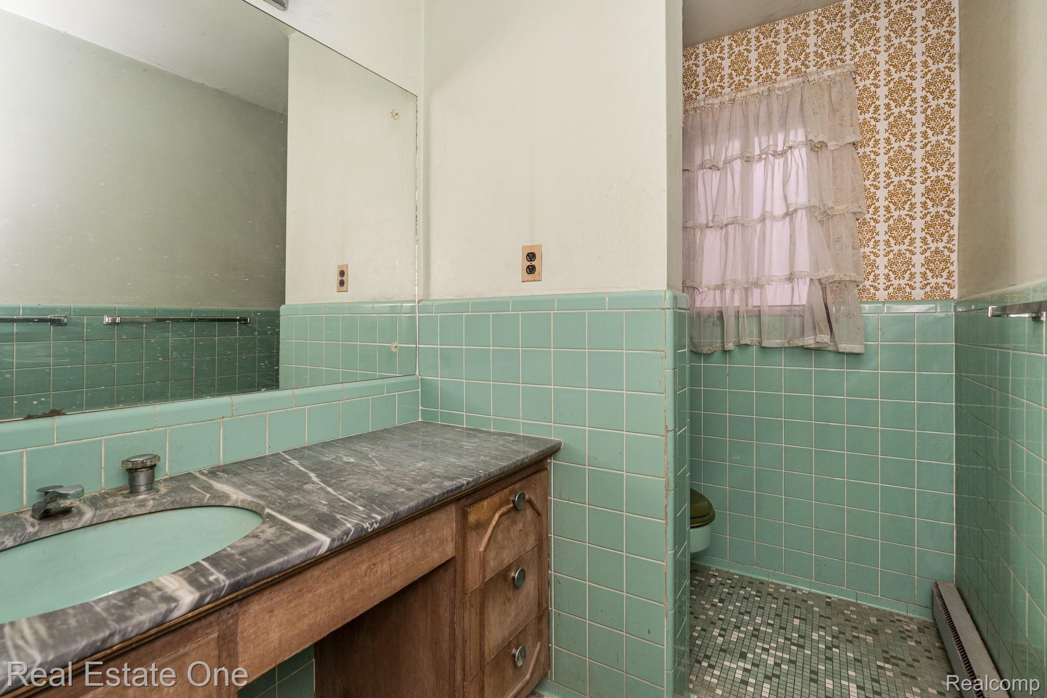 1305 Concord Road Rochester, MI 48309 - Photo 5 of 17 1305 Concord MLS-W003.jpg