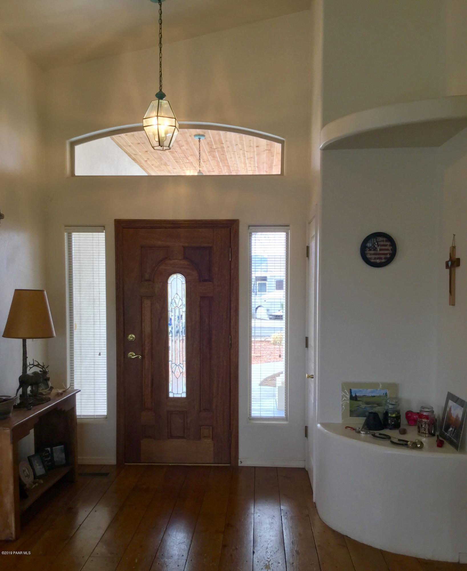 11579 Riata Way Dewey, AZ 86327 - Photo 4 of 25 Inside Entry