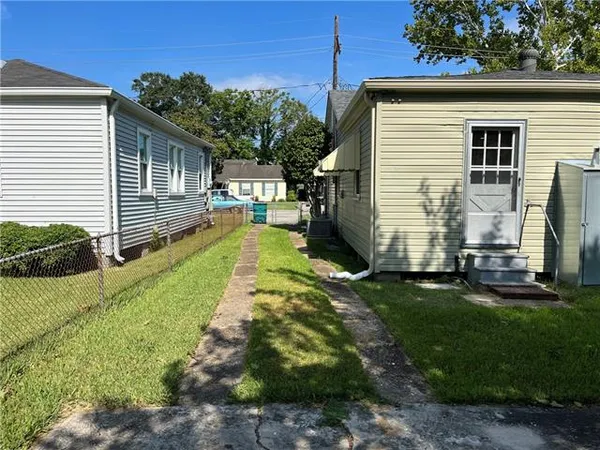 $2,250 | 620 Metairie Lawn Drive, Metairie, LA 70001