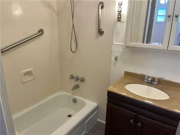 $2,250 | 620 Metairie Lawn Drive, Metairie, LA 70001