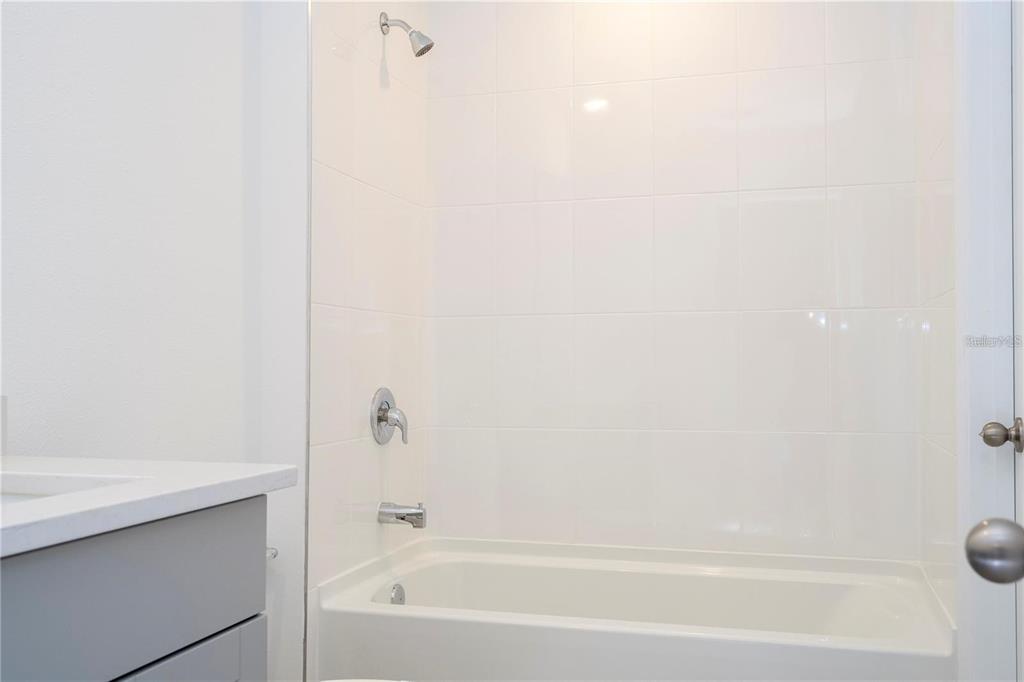 4549 Burrowing Owl Loop St. Cloud, FL 34772 - Photo 33 of 48 a bathroom with a bathtub