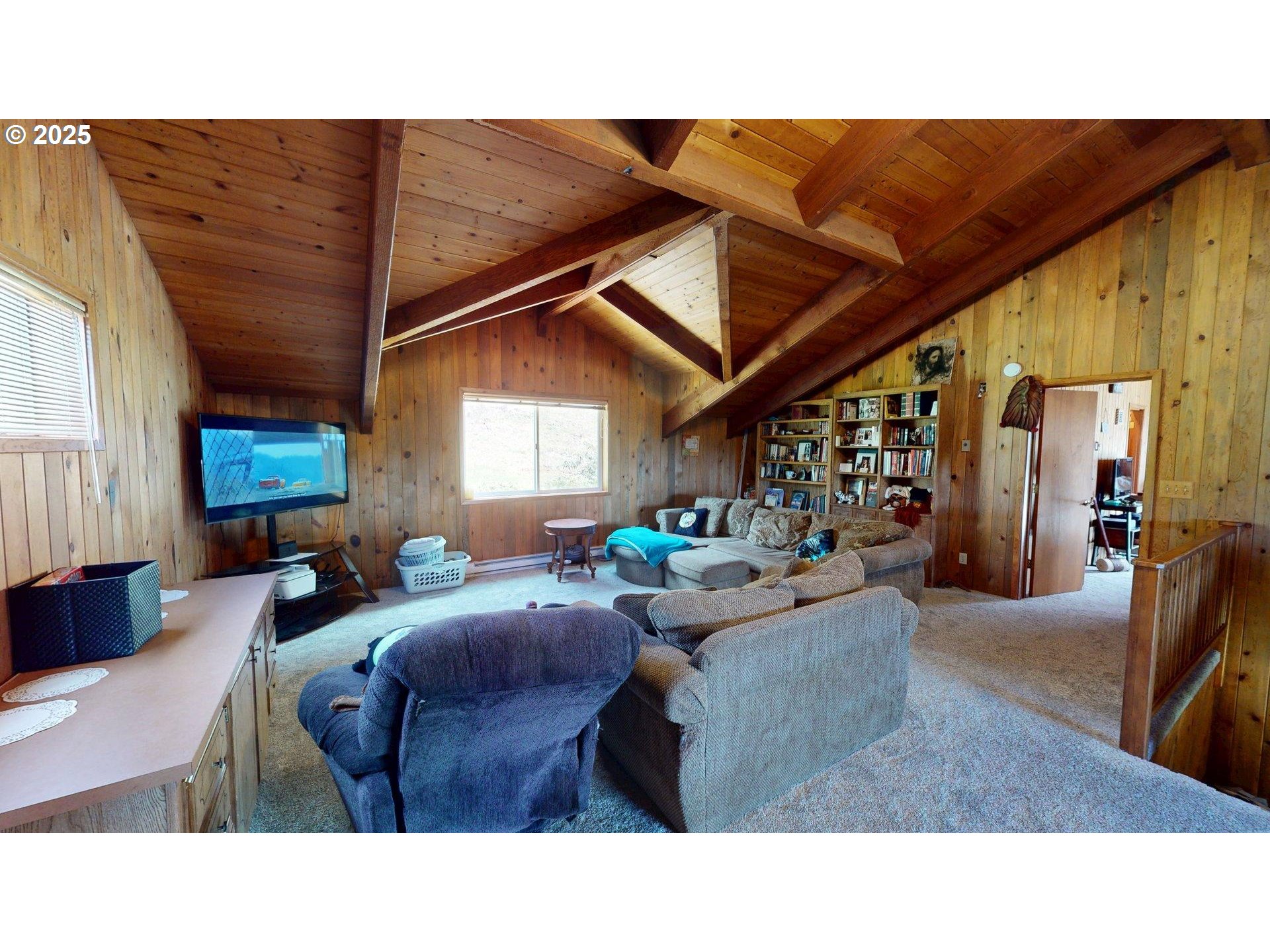 96512 Martin Ranch Road Brookings, OR 97415 - Photo 36 of 42 Family Room