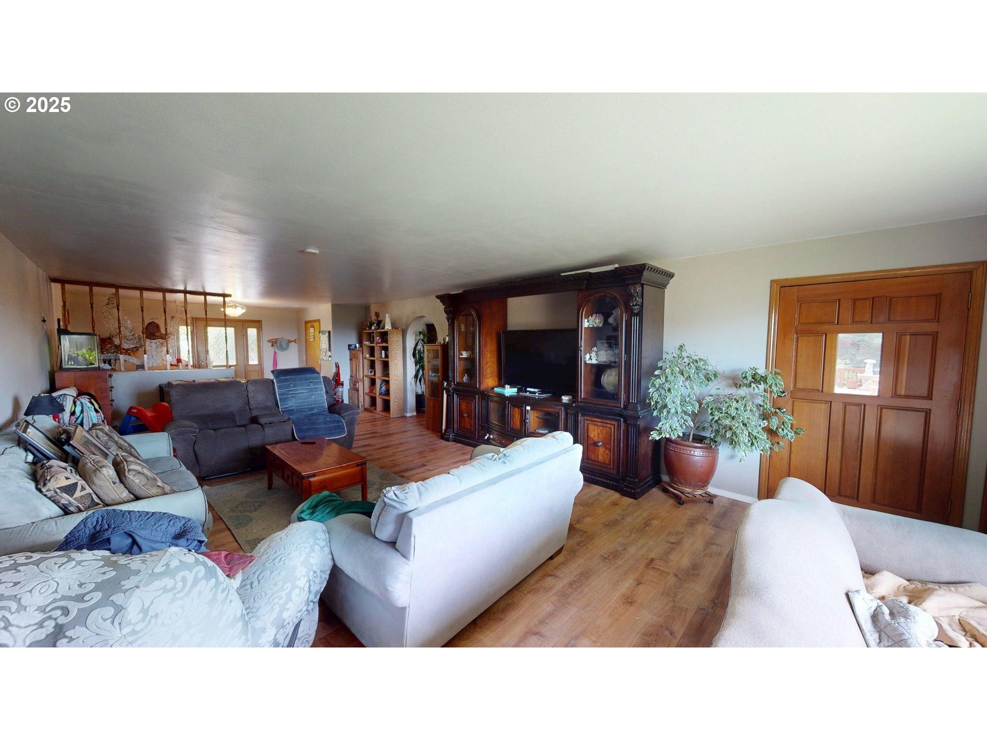 96512 Martin Ranch Road Brookings, OR 97415 - Photo 10 of 42 Family Room