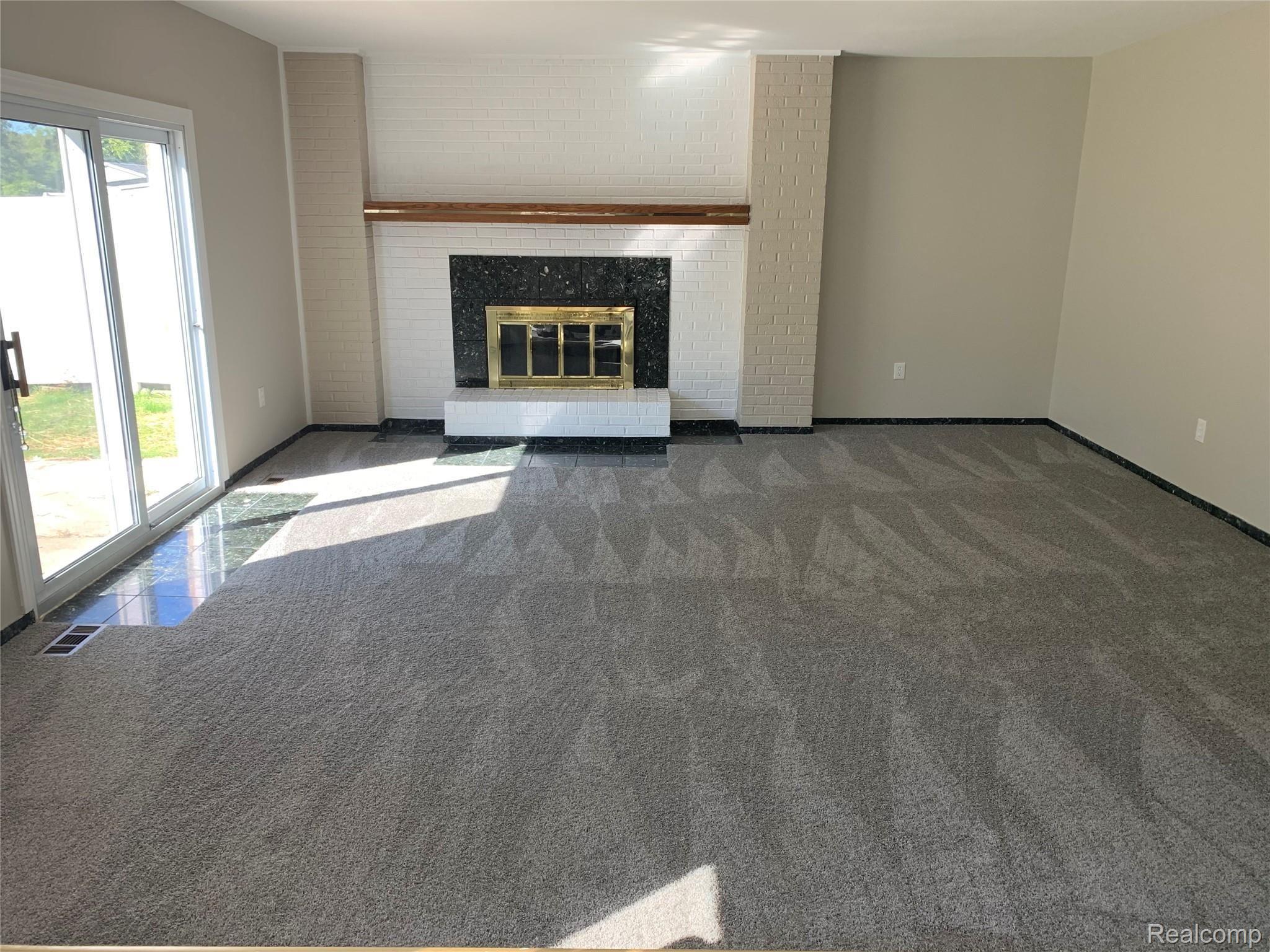 42425 Hanford Road Canton, MI 48187 - Photo 11 of 22 11GreatRoom.jpg