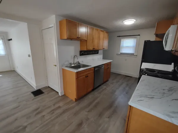 $1,500 | 10.5 Palmer Street, Claremont, NH 03743