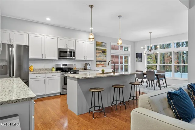 $469,900 | 8 A Macoun Drive, Halfmoon, NY 12065