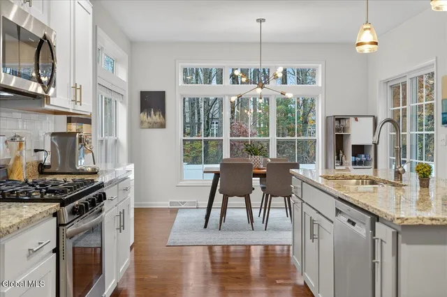 $469,900 | 8 A Macoun Drive, Halfmoon, NY 12065