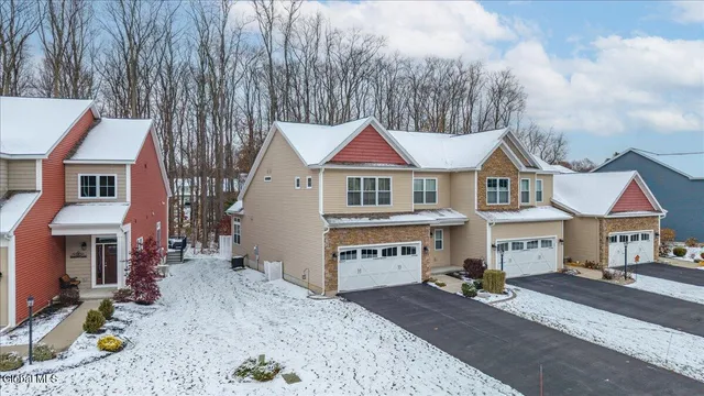 $469,900 | 8 A Macoun Drive, Halfmoon, NY 12065