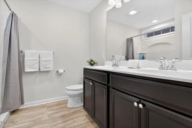 $469,900 | 8 A Macoun Drive, Halfmoon, NY 12065