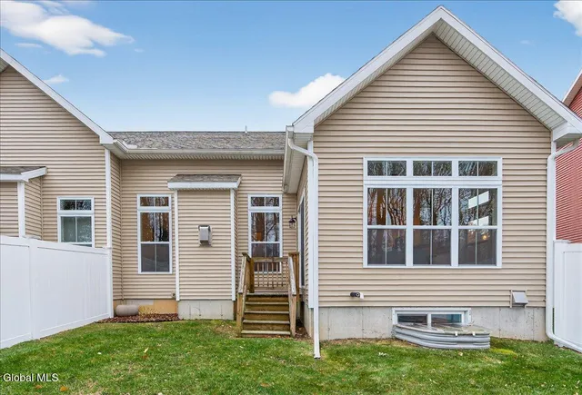 $469,900 | 8 A Macoun Drive, Halfmoon, NY 12065