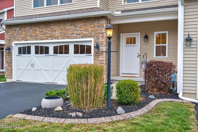 $469,900 | 8 A Macoun Drive, Halfmoon, NY 12065