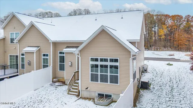 $469,900 | 8 A Macoun Drive, Halfmoon, NY 12065