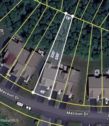 $469,900 | 8 A Macoun Drive, Halfmoon, NY 12065