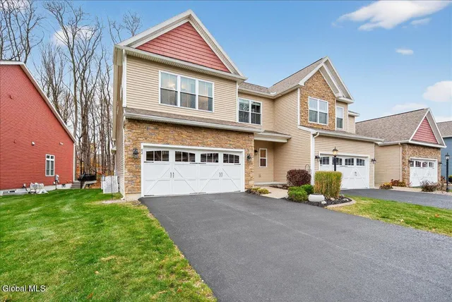 $469,900 | 8 A Macoun Drive, Halfmoon, NY 12065