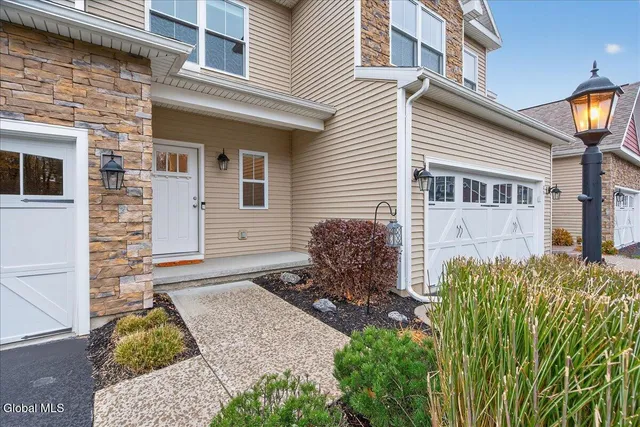 $469,900 | 8 A Macoun Drive, Halfmoon, NY 12065