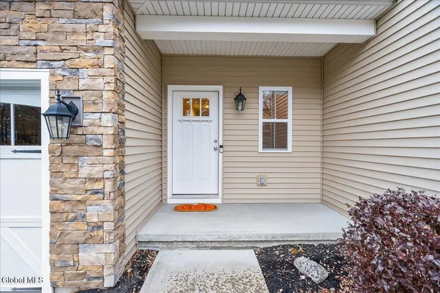 $469,900 | 8 A Macoun Drive, Halfmoon, NY 12065