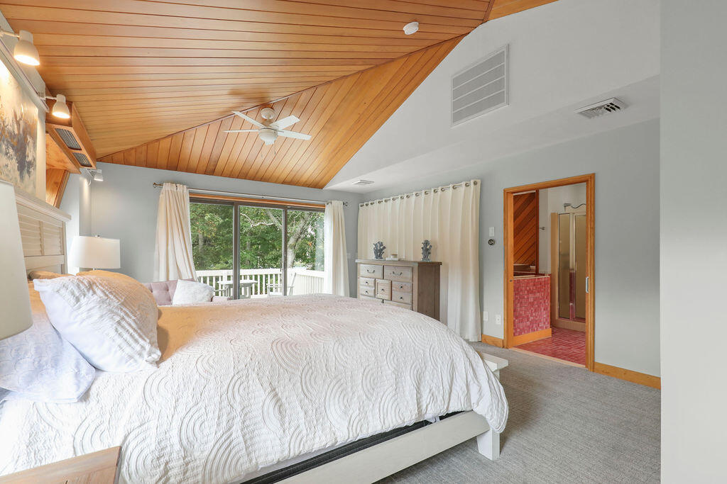 566 Shore Road Pocasset, MA 02559 - Photo 25 of 74 IMG_1283