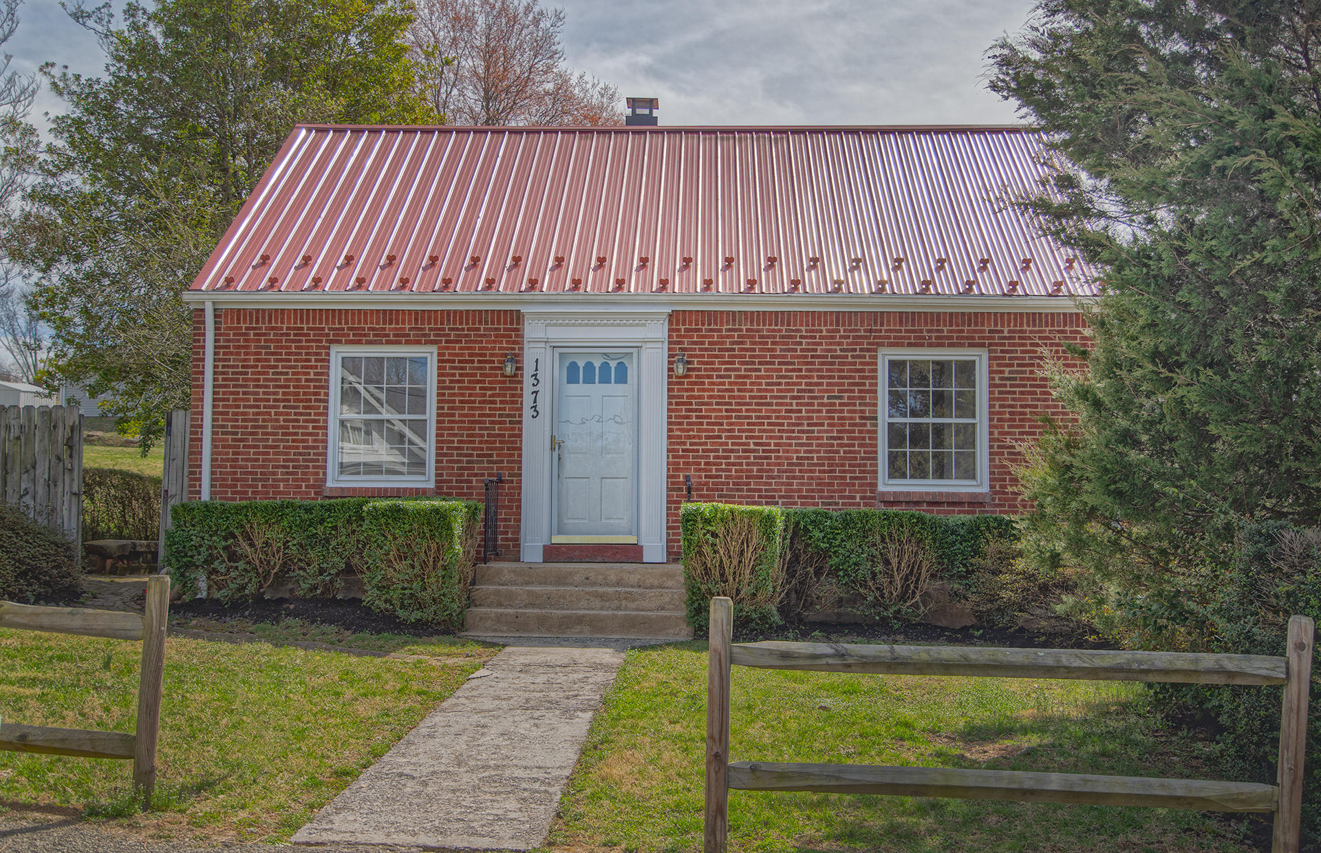1373 Thomason Road Southeast Roanoke, VA 24014 - Photo 1 of 27 3 BR 2 BA Brick Ranch