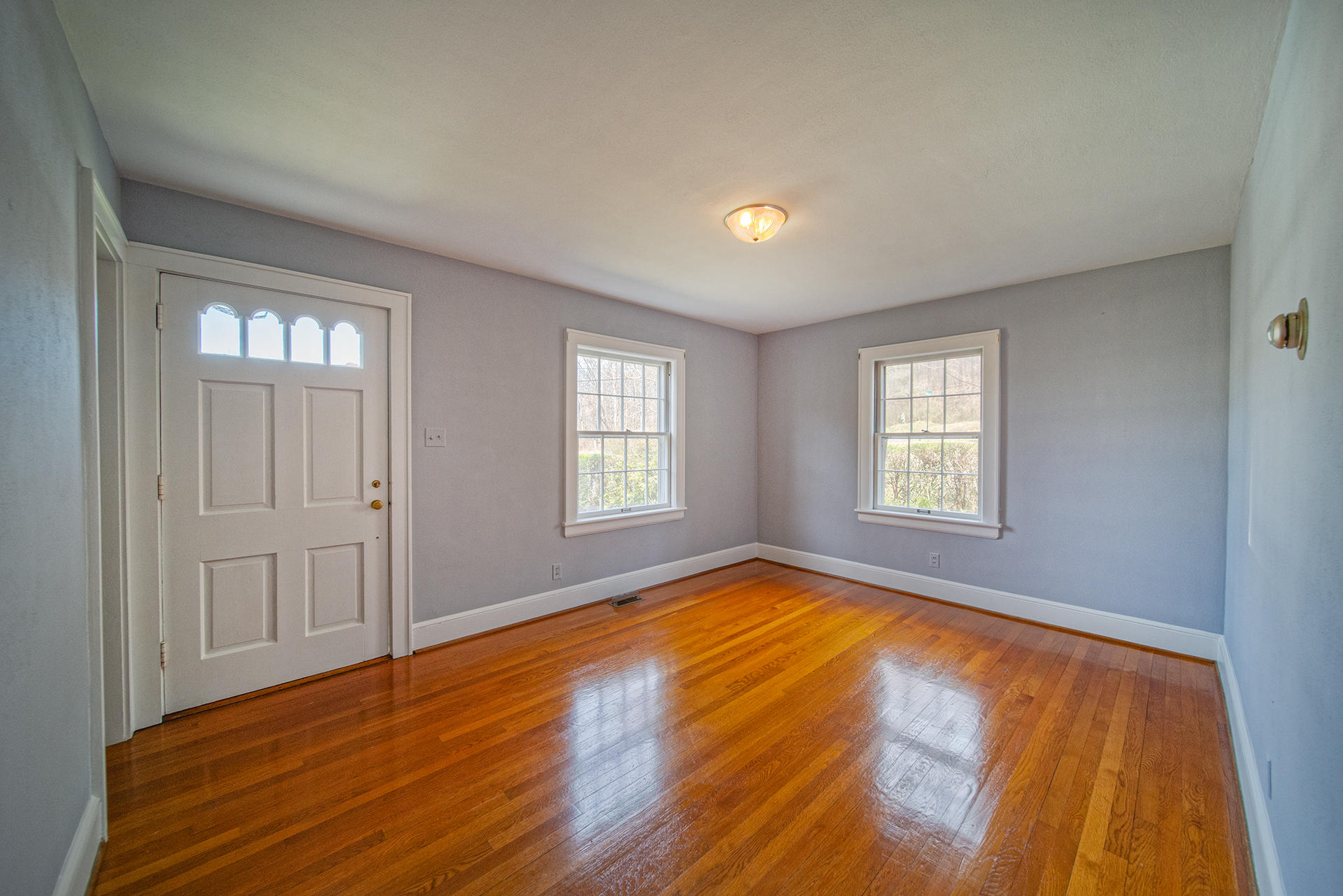 1373 Thomason Road Southeast Roanoke, VA 24014 - Photo 2 of 27 Living Room