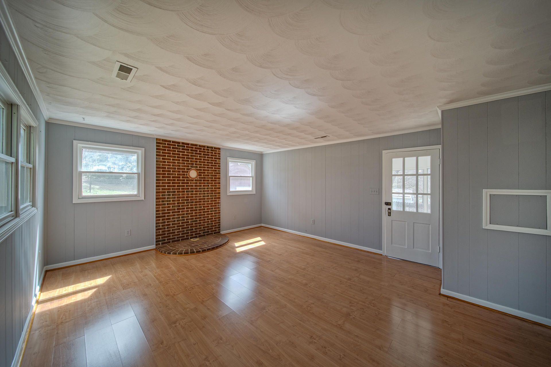 1373 Thomason Road Southeast Roanoke, VA 24014 - Photo 11 of 27 Family Room