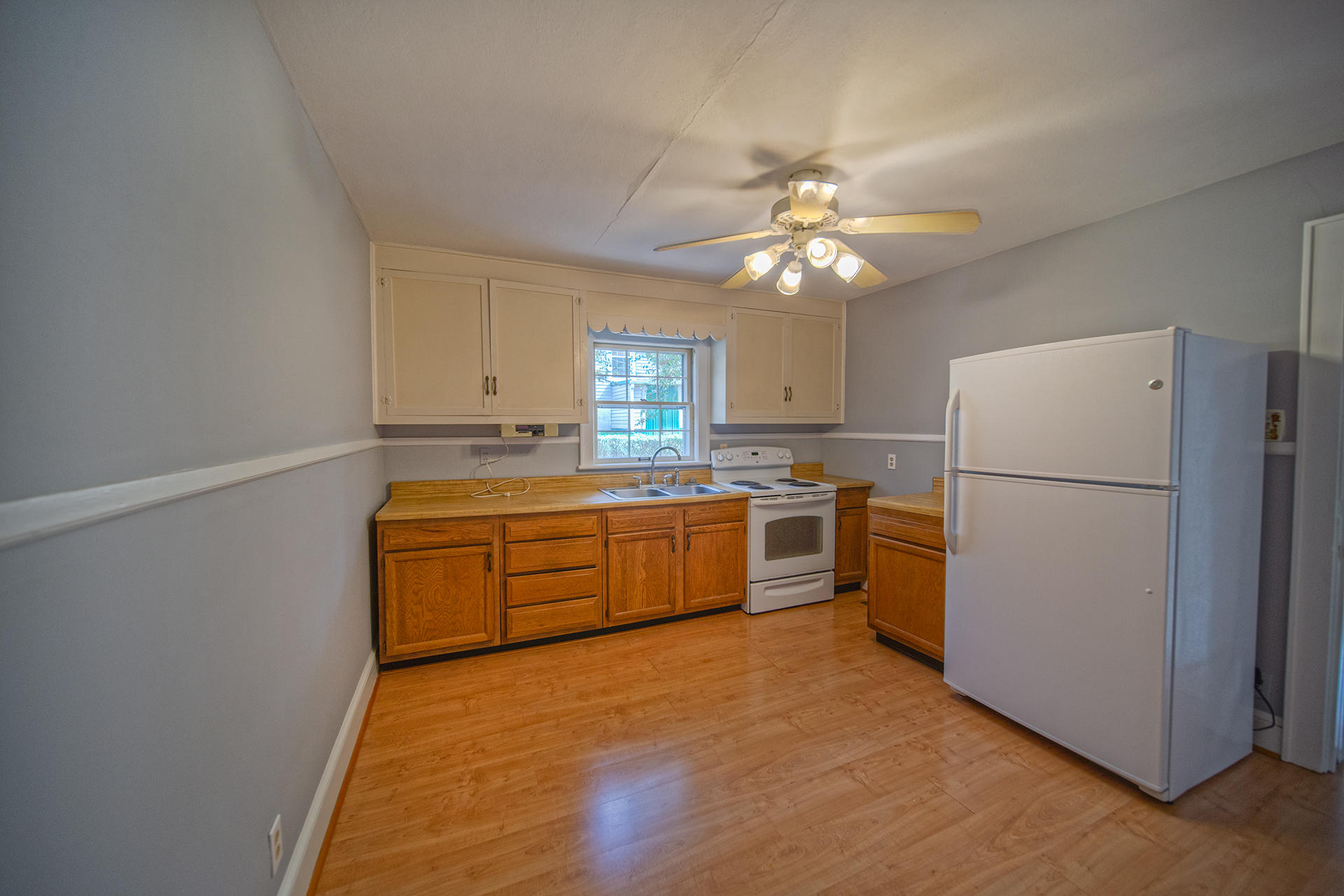 1373 Thomason Road Southeast Roanoke, VA 24014 - Photo 8 of 27 Kitchen