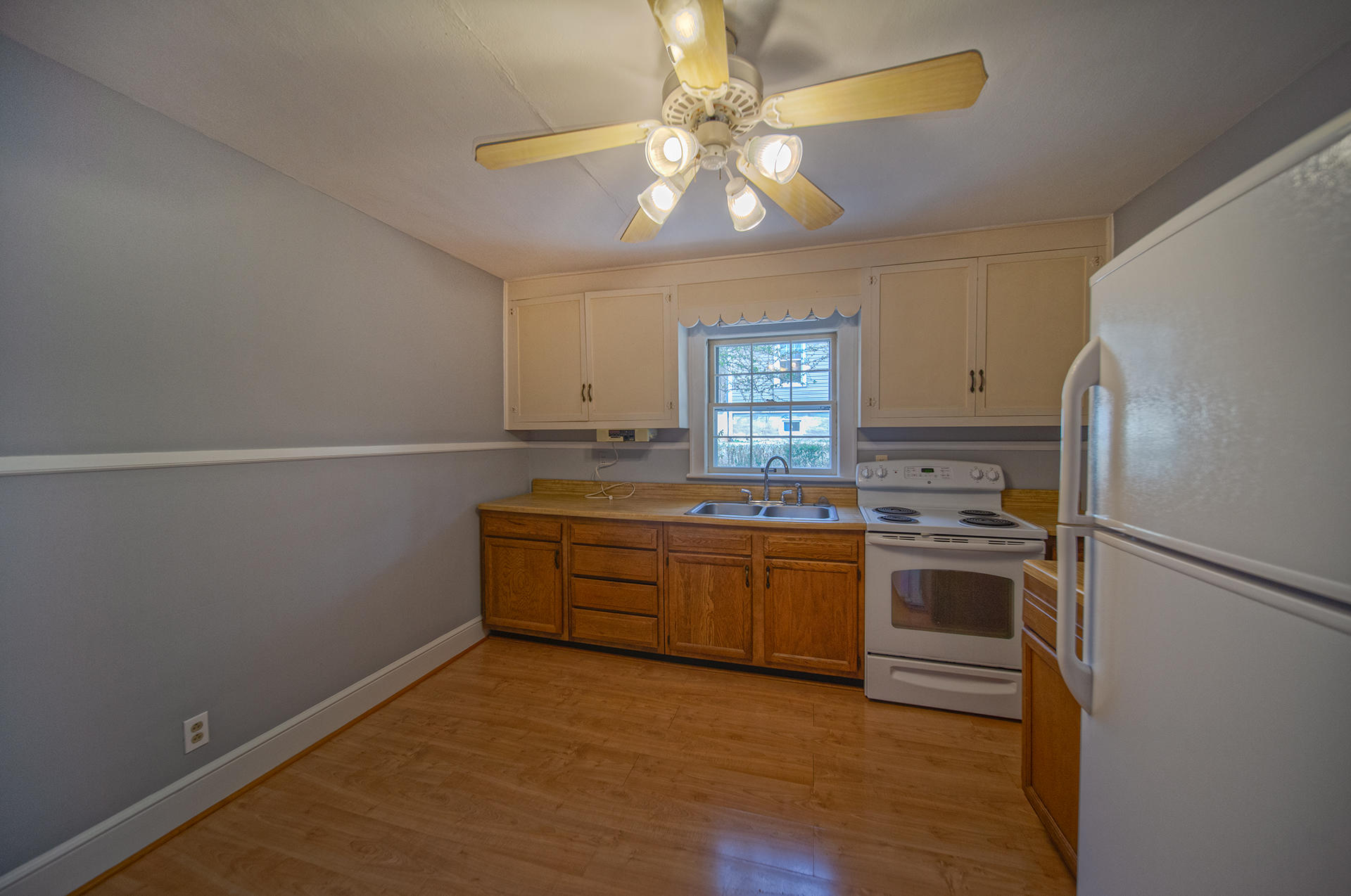 1373 Thomason Road Southeast Roanoke, VA 24014 - Photo 9 of 27 Kitchen