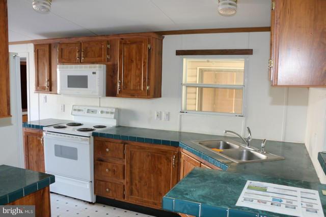 251 Neil Road Shippensburg, PA 17257 - Photo 3 of 19 Kitchen