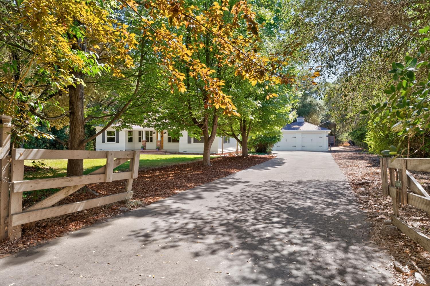 4335 Walnut Avenue Sacramento, CA 95821 - Photo 3 of 62 Long private driveway welcomes you to this charming country estate.