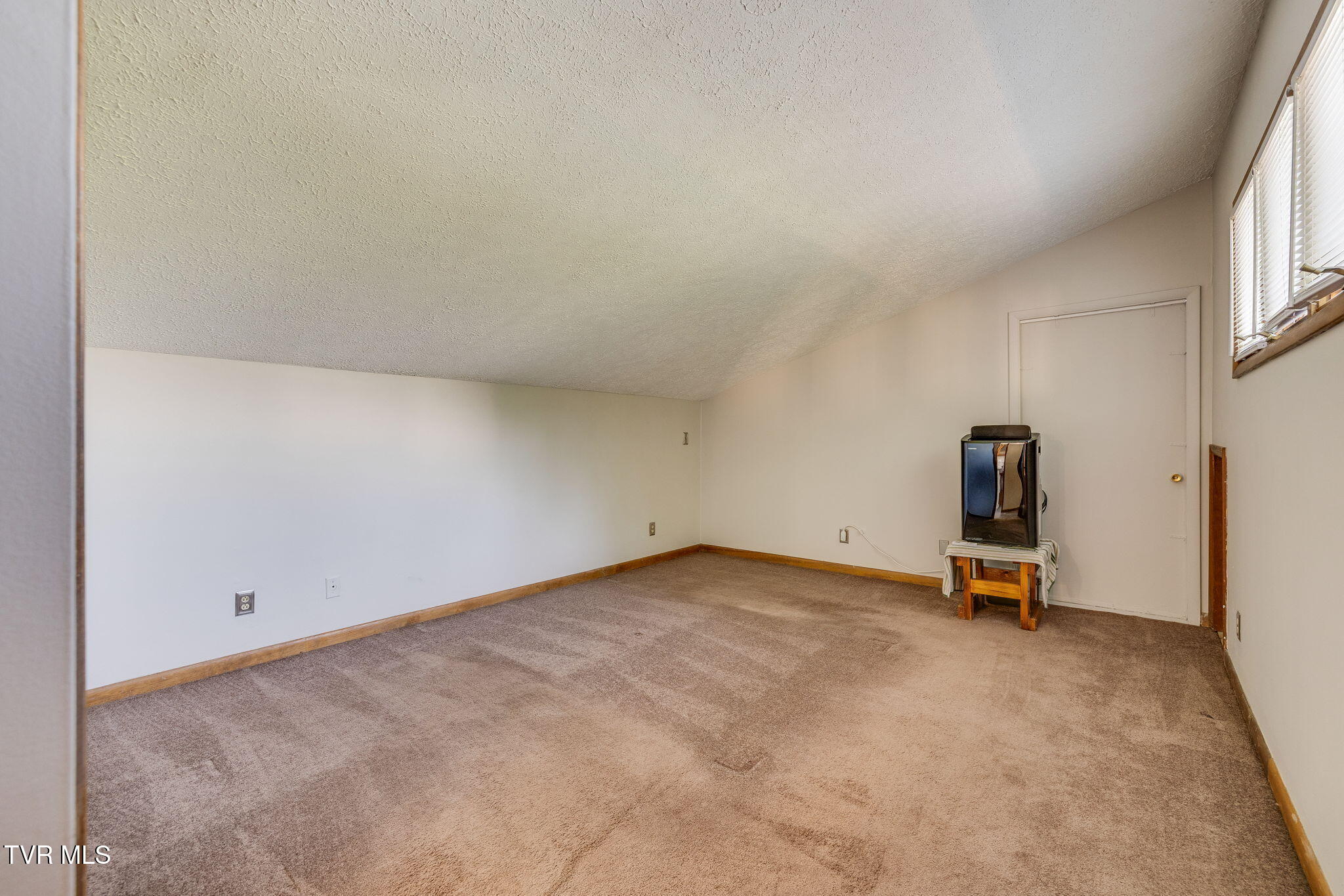 1450 East Shipley Ferry Road Kingsport, TN 37663 - Photo 26 of 49 Master Bedroom (2nd Level)