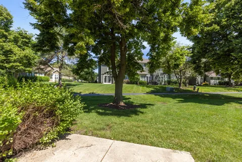 $319,900 | 1059 Ridgefield Circle, Carol Stream, IL 60188