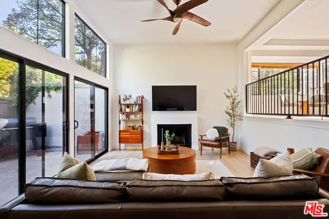 $1,099,000 | 207 South Oakland Avenue, Unit A, Pasadena, CA 91101