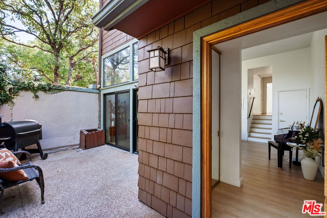 207 South Oakland Avenue, Unit A Pasadena, CA 91101 - Photo 2 of 41 a view of outdoor seating space