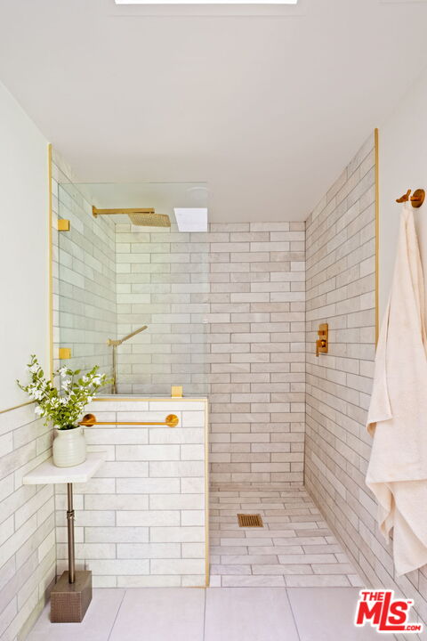 207 South Oakland Avenue, Unit A Pasadena, CA 91101 - Photo 26 of 41 a bathroom with a sink a toilet and mirror
