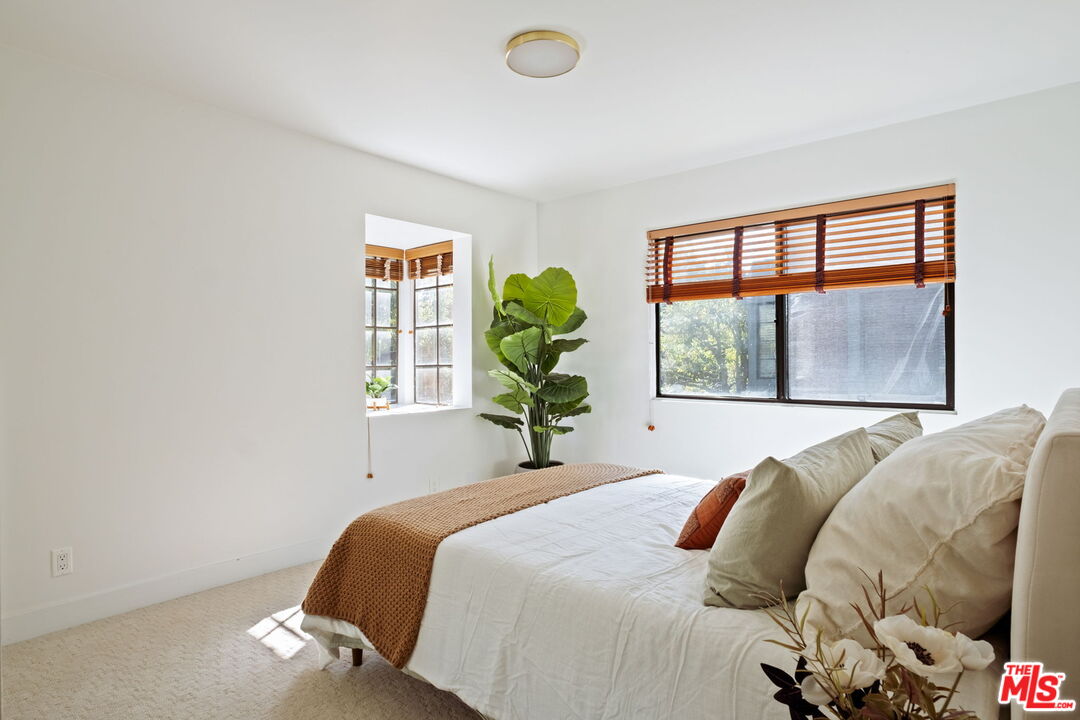 207 South Oakland Avenue, Unit A Pasadena, CA 91101 - Photo 27 of 41 a bedroom with a bed and a window