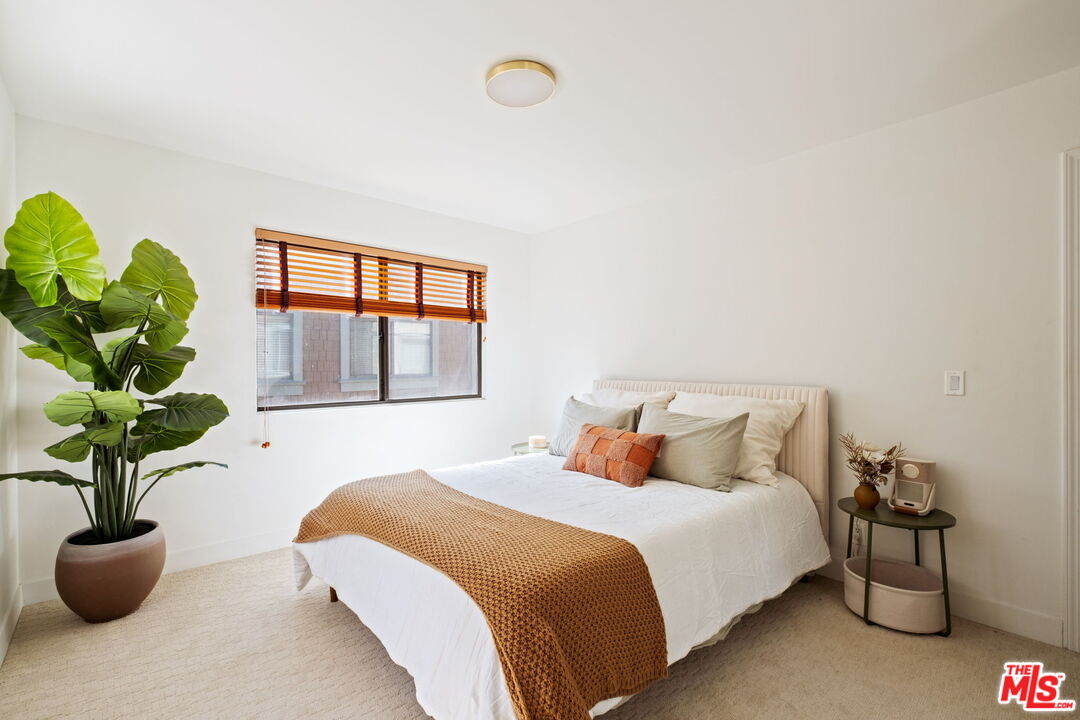 207 South Oakland Avenue, Unit A Pasadena, CA 91101 - Photo 28 of 41 a bedroom with bed and window