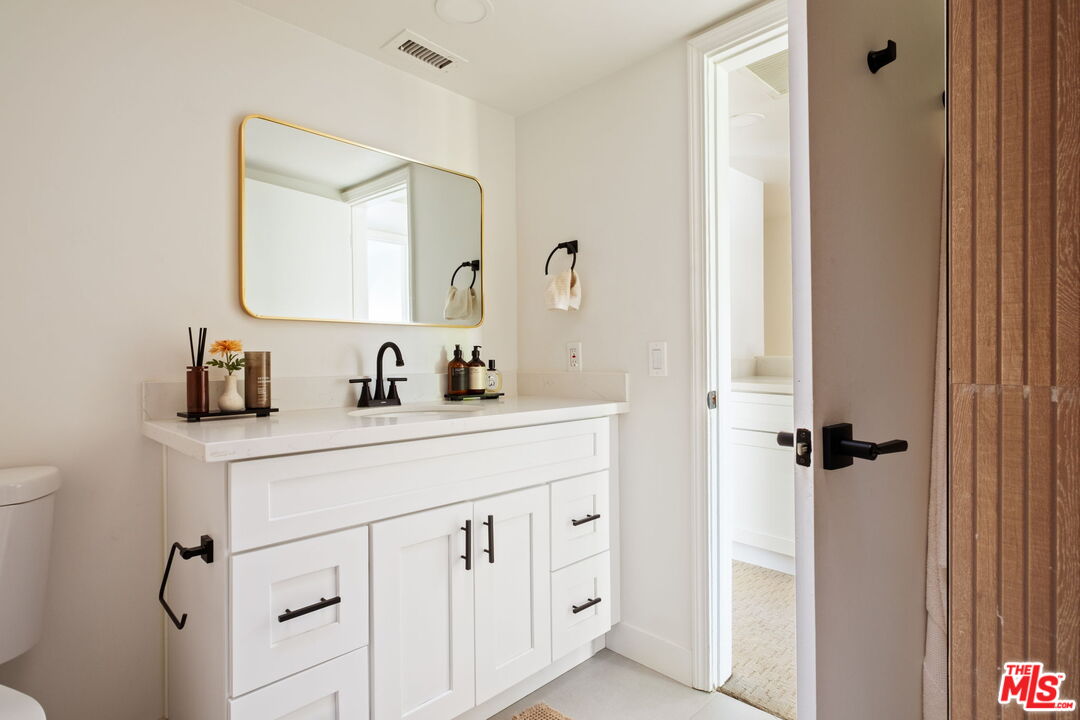 207 South Oakland Avenue, Unit A Pasadena, CA 91101 - Photo 30 of 41 a bathroom with a sink vanity and a mirror