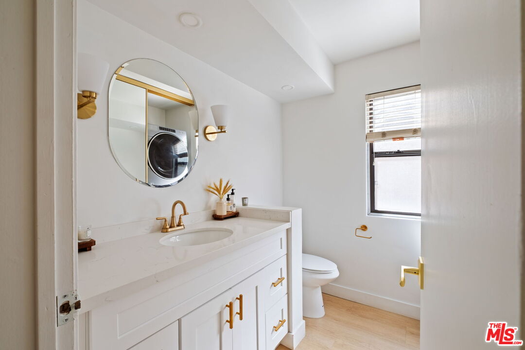 207 South Oakland Avenue, Unit A Pasadena, CA 91101 - Photo 34 of 41 a bathroom with a toilet sink and mirror