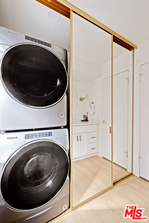 207 South Oakland Avenue, Unit A Pasadena, CA 91101 - Photo 35 of 41 a utility room with dryer and washer
