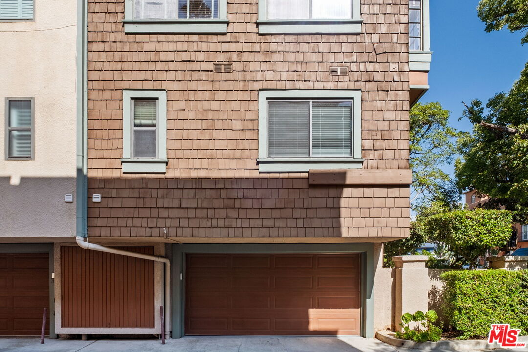 207 South Oakland Avenue, Unit A Pasadena, CA 91101 - Photo 39 of 41 a front view of a house