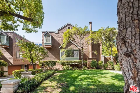$1,099,000 | 207 South Oakland Avenue, Unit A, Pasadena, CA 91101
