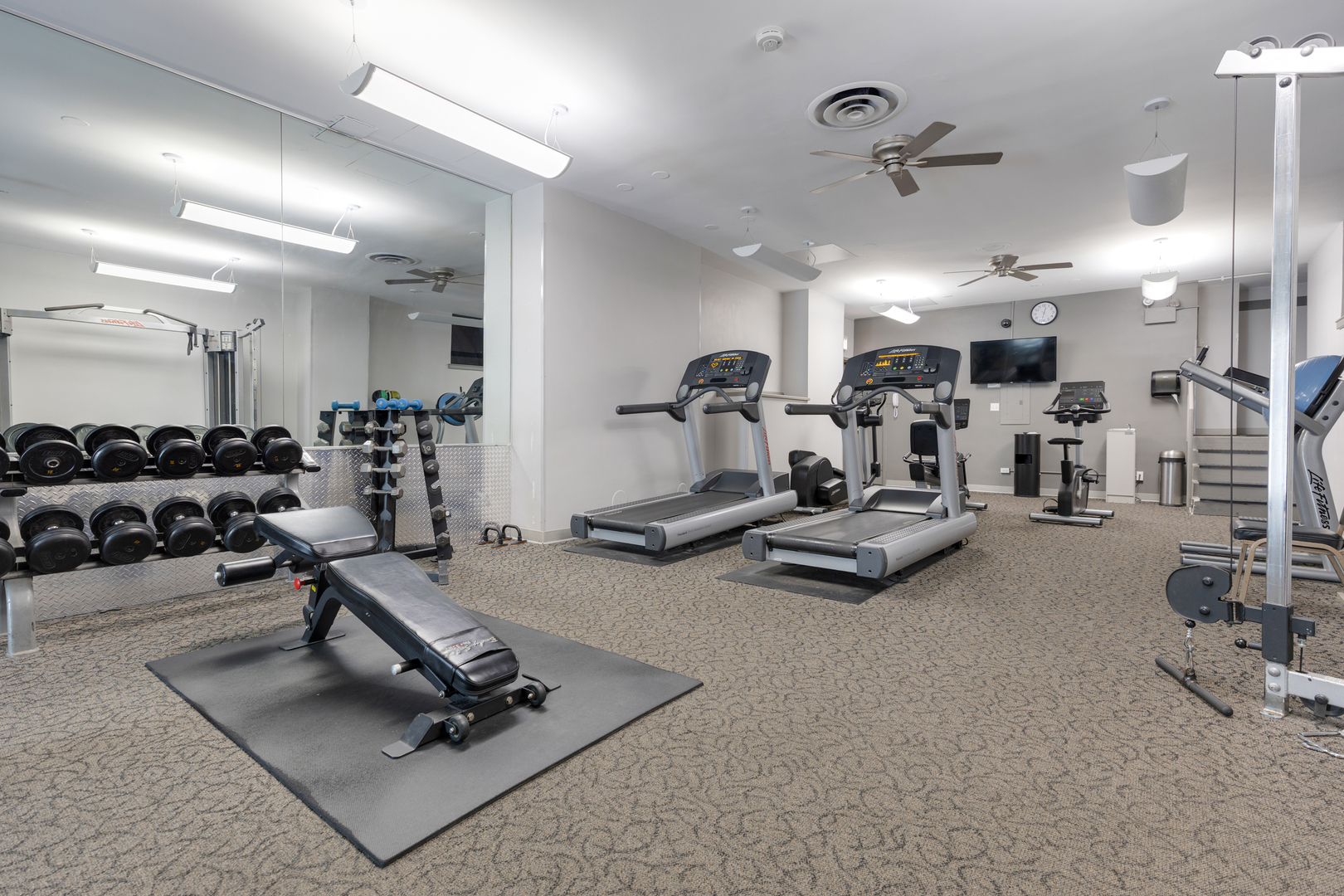 6301 North Sheridan Road, Unit 3A Chicago, IL 60660 - Photo 19 of 22 a room with gym equipment and a view of living room