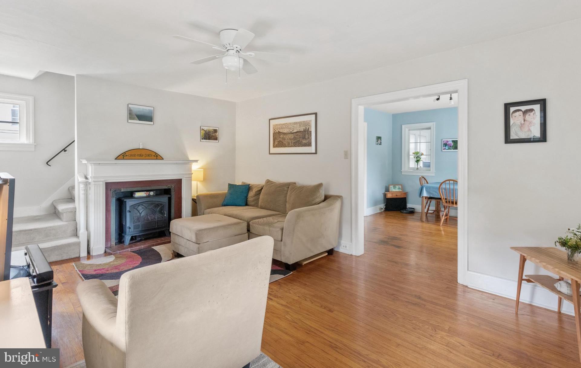 236 Endlich Avenue Reading, PA 19606 - Photo 5 of 25 Liv Rm (angle2)