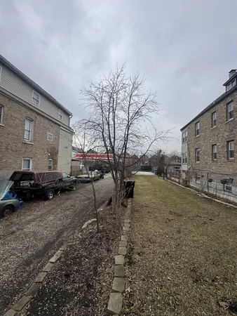 a view of a yard with a house