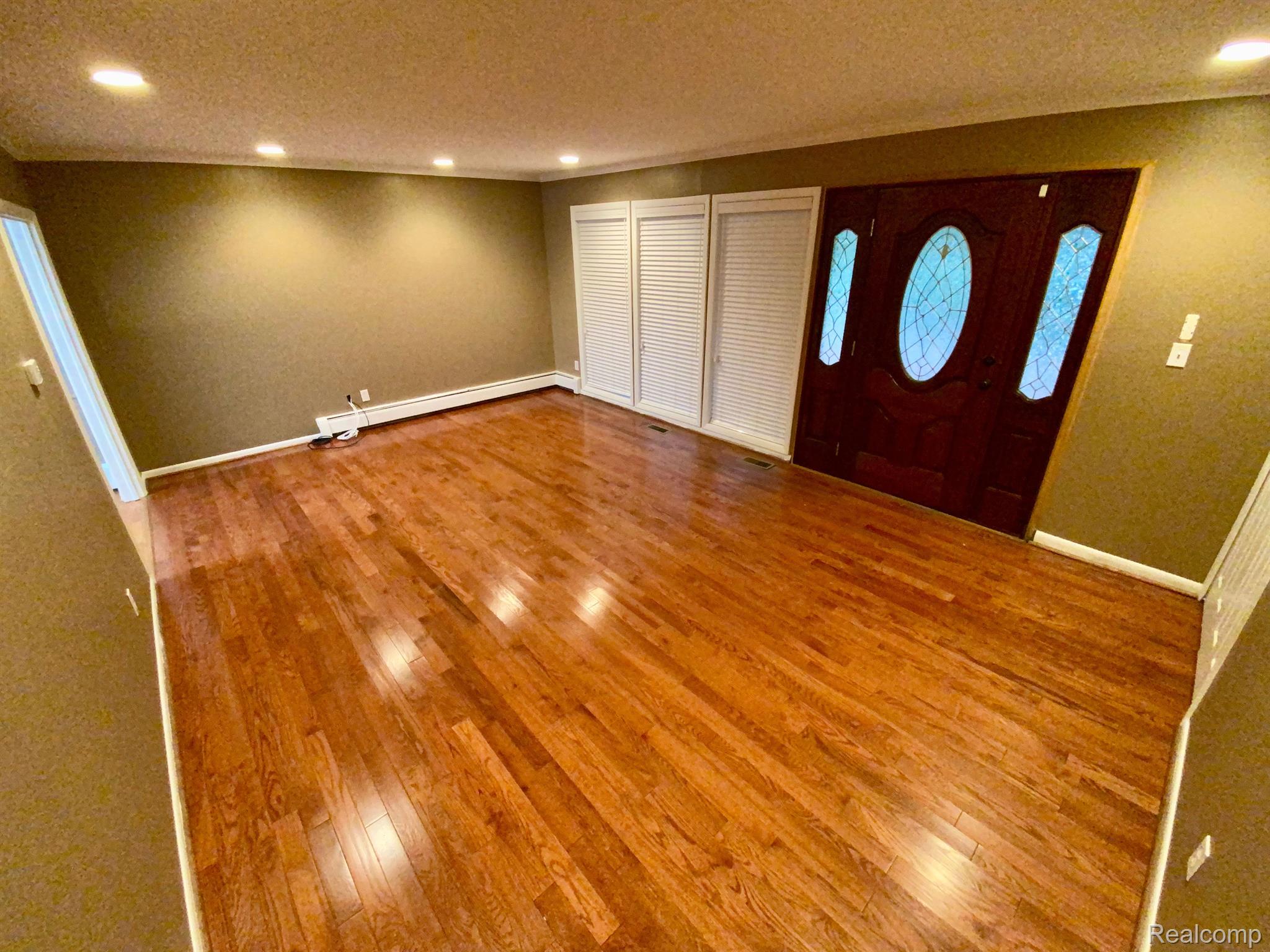 8388 32 Mile Road Washington, MI 48095 - Photo 4 of 18 Living Room