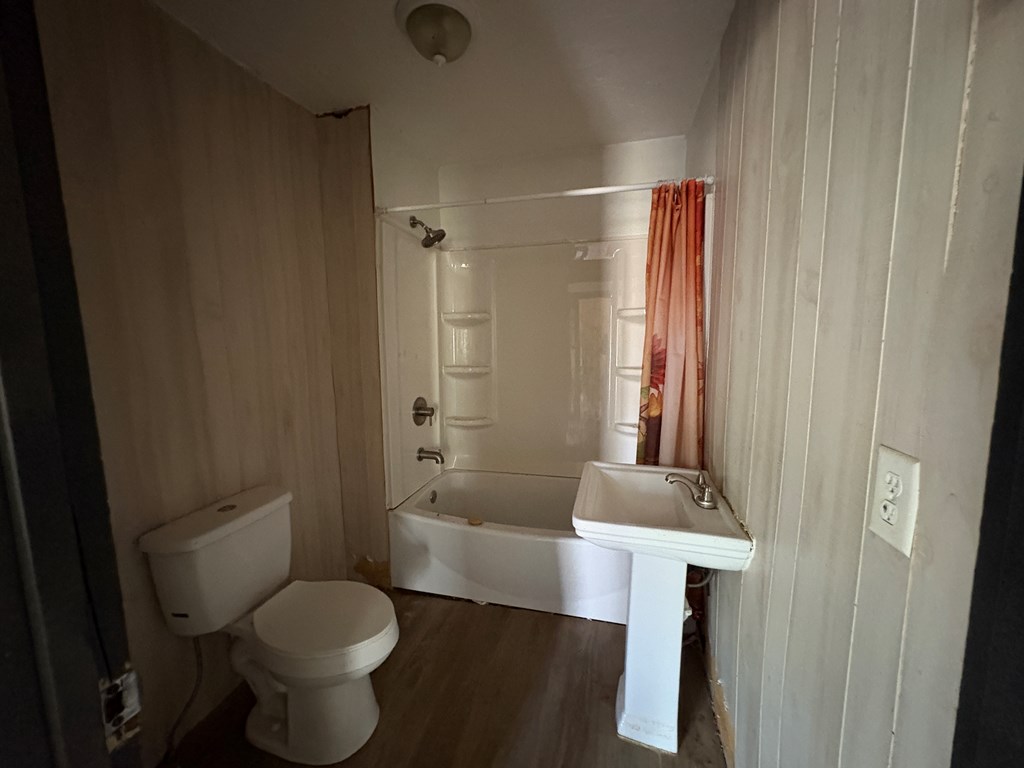 62 Pleasant Hill Road Murphy, NC 28906 - Photo 18 of 28 a bathroom with a sink toilet and shower