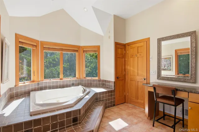 $1,790,000 | 22 Flax Pond Woods Road, Setauket, NY 11733