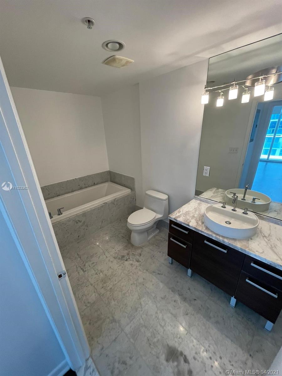 253 Northeast 2nd Street, Unit 1706 Miami, FL 33132 - Photo 13 of 18