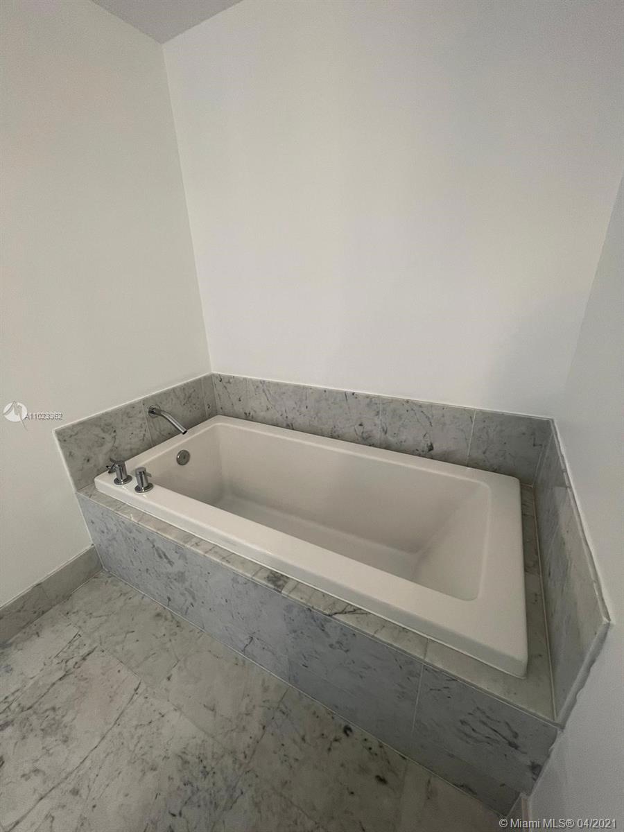 253 Northeast 2nd Street, Unit 1706 Miami, FL 33132 - Photo 14 of 18